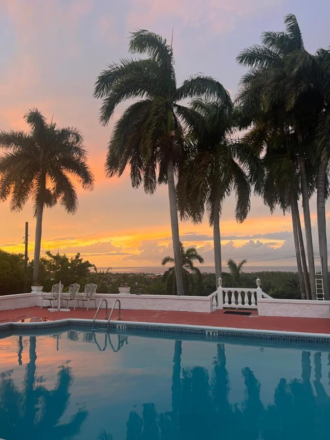 Отель Peaceful Palms Бухта Монтего Экстерьер фото